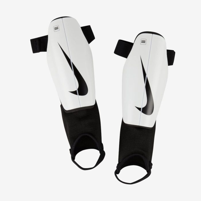 Caneleira Nike Charge Infantil
